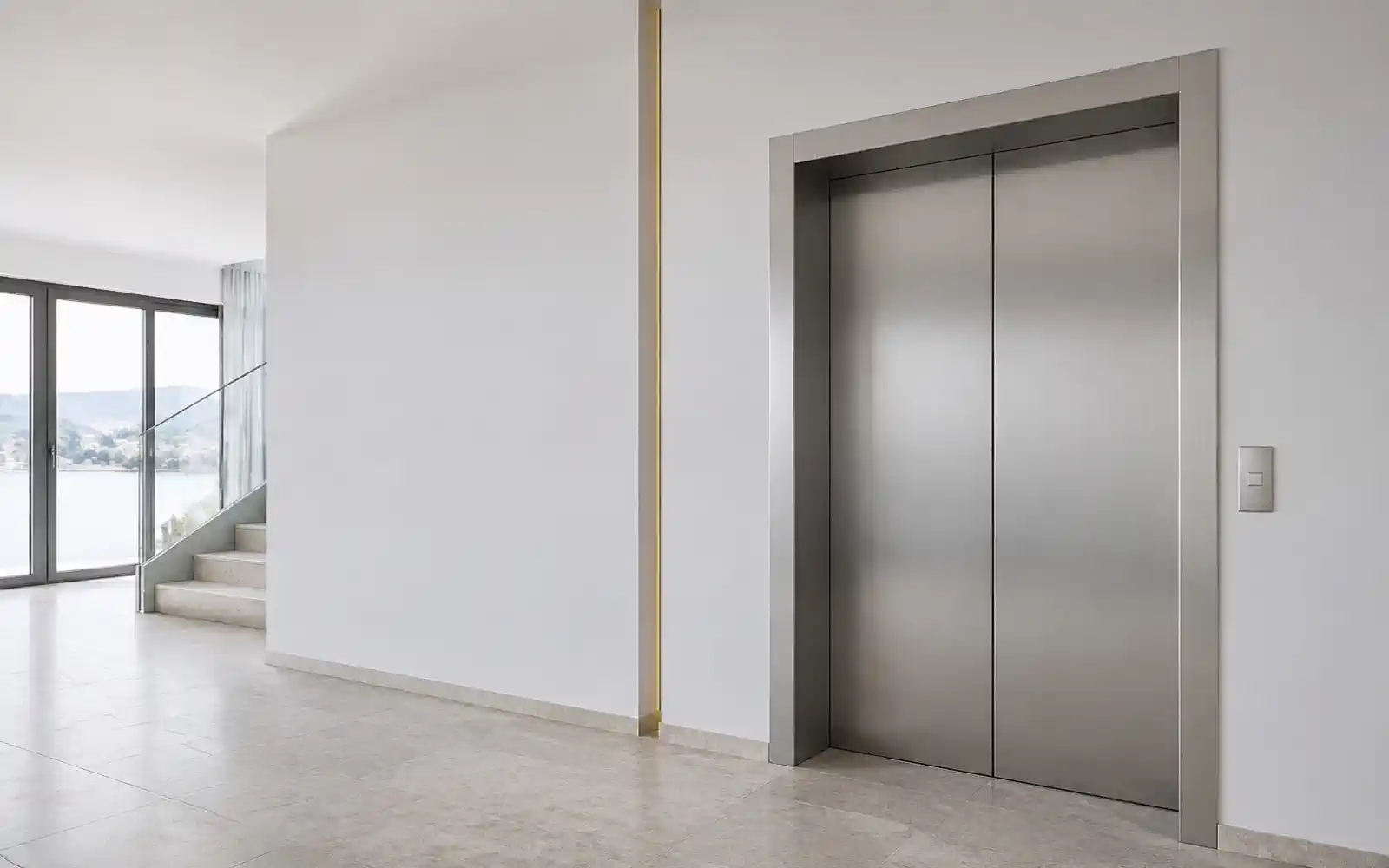 Ascensore moderno installato in un edificio contemporaneo in Svizzera
